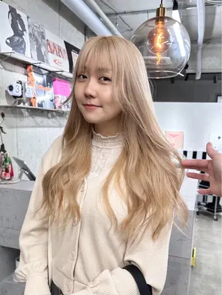 ロング カラー ヘアアレンジ TAKUMAブリーチ /切りっぱなし🪽のヘアスタイル