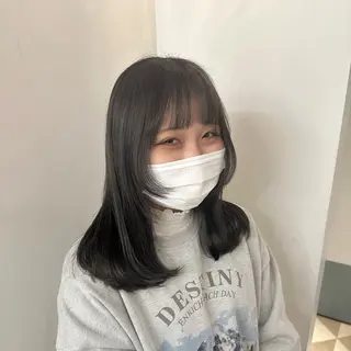 セミロング カラー 安丸 結夏のヘアスタイル