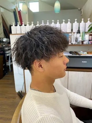 ショート パーマ メンズ 高須 未紀也のヘアスタイル