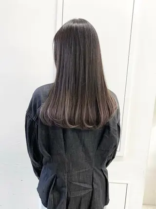 ロング カラー ヘアアレンジ ブリーチカラー 安田海音のヘアスタイル