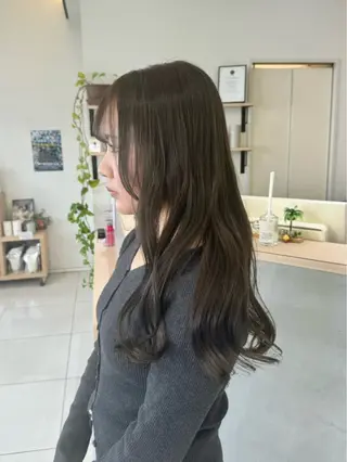ロング カラー ひなの🫧ベージュ系 艶カラーのヘアスタイル