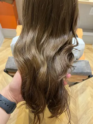 ロング newi大分/ 磯部栞里／艶感カラーのヘアスタイル