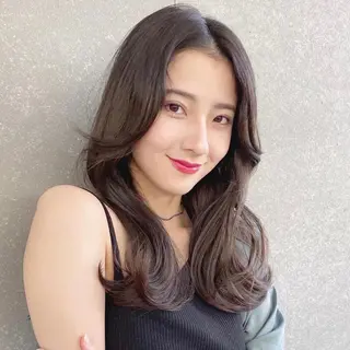 ロング カラー レイヤー🤍 ベージュ🤍 聖奈のヘアスタイル