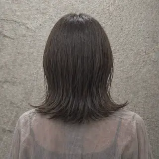 ミディアム 小島 咲音/艶カラー /レイヤー/縮毛矯正のヘアスタイル