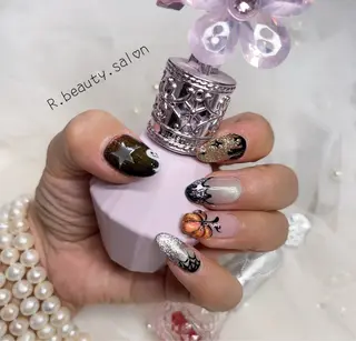 ネイル R.beauty サロンのネイルデザイン