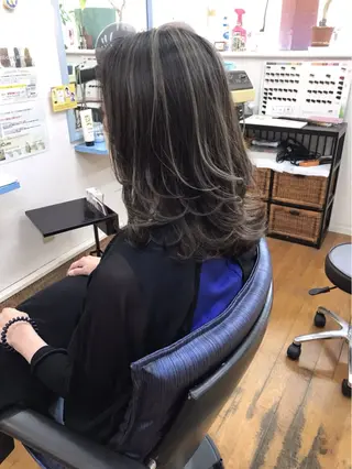 ミディアム カラー ヘアアレンジ 三輪 太一のヘアスタイル