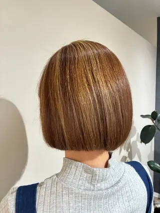 ショート Re room. 女性スタイリストのヘアスタイル