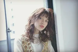 ミディアム パーマ ホリウチ ユキエのヘアスタイル