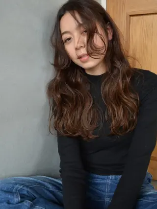 セミロング ロング カラー パーマ 青木 みなのヘアスタイル