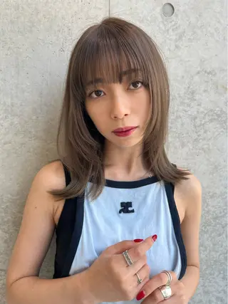 ミディアム カラー レイヤーカット/ 酸性ストレート梅田のヘアスタイル