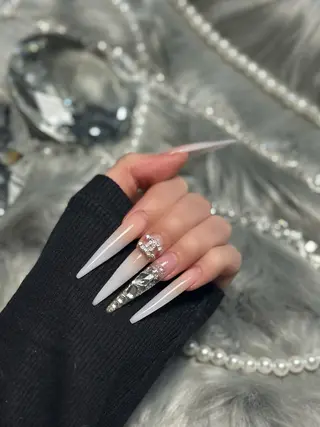 ネイル Mivie🩷 Nailのネイルデザイン