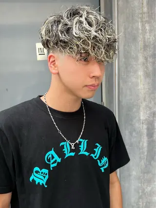 ショート カラー パーマ メンズ 豊崎 佑輔のヘアスタイル