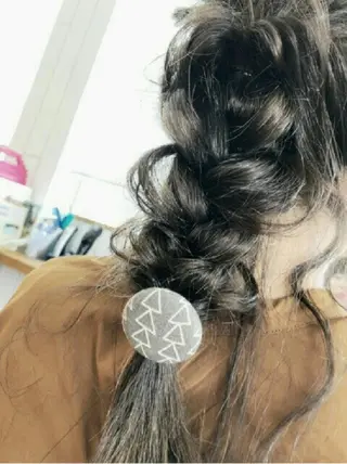 セミロング ヘアアレンジ カラー パーマ 畠村 美智子のヘアスタイル