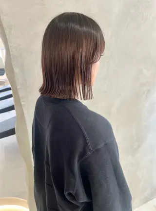 ミディアム 切りっぱなしボブ/ 艶カラー/綾莉のヘアスタイル