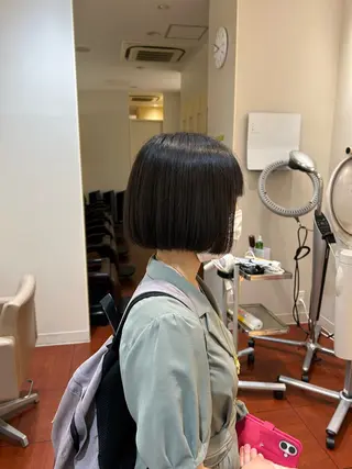 ショート 三富 陽菜のヘアスタイル