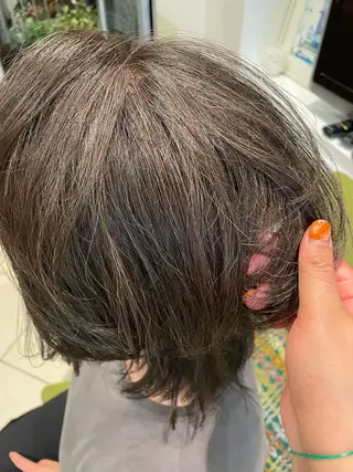 カラー 柿坂 華のヘアスタイル