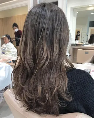 セミロング カラー 当日予約🆗✂︎ ウエモト　タクのヘアスタイル