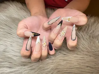 ロング Tiny Bliss 🐈‍⬛のネイルデザイン