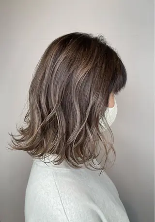 ショート カラー ブリーチ👩🦳/ ✂︎MANAMIのヘアスタイル