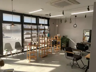 髪質改善カラーズ カフェプラスのヘアスタイル