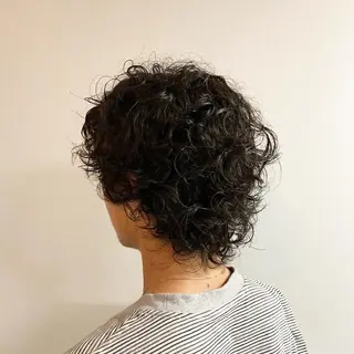 パーマ メンズ 顔まわりレイヤー デザインカットのヘアスタイル