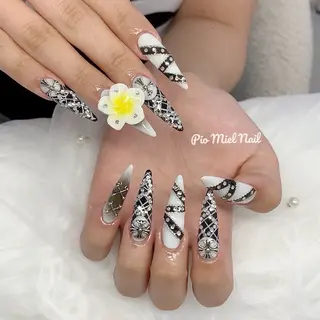 セミロング HANA 長さだしのネイルデザイン