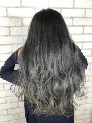 ロング カラー 小島 侑衣のヘアスタイル