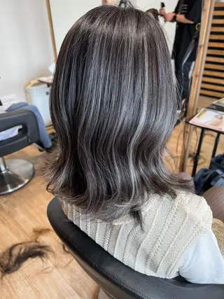 カラー 早川 真幸のヘアスタイル
