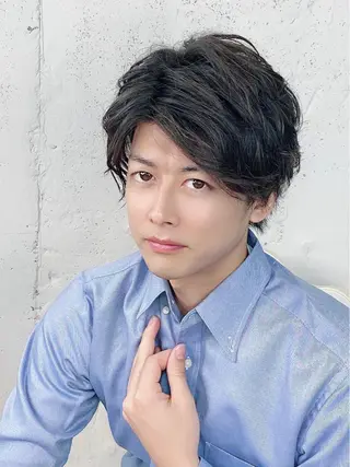 ミディアム パーマ メンズ 岩倉 諒のヘアスタイル