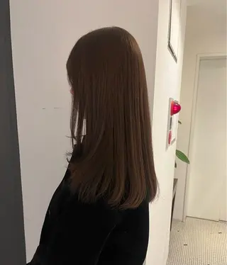 セミロング あやか/ベージュ /透け感カラーのヘアスタイル