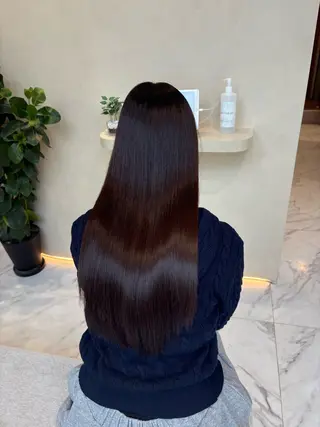 ロング 赤み消しカラー🪽 透明感カラー🪽のあのヘアスタイル
