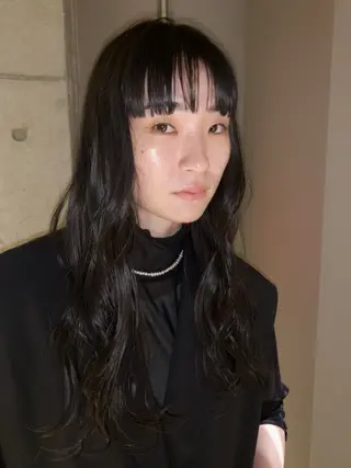 ロング yiye shioriのヘアスタイル