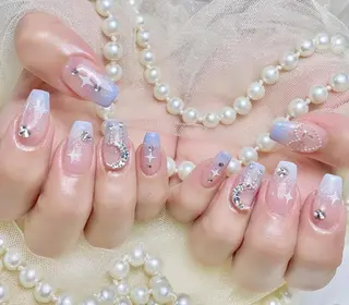 ネイル Queenie 🦋のネイルデザイン