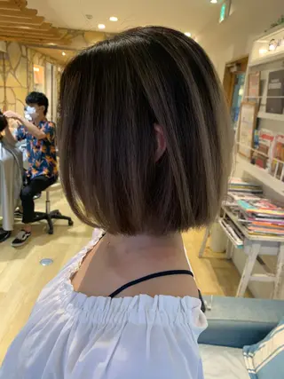 ミディアム 渋谷ハイトーン/ デザインカラー阿部のヘアスタイル