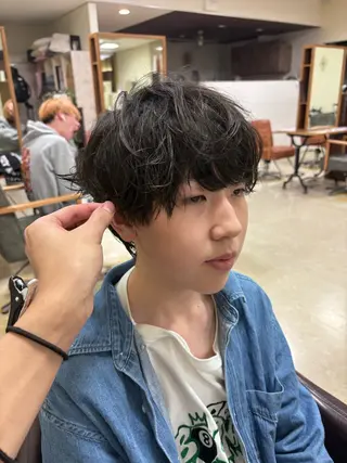 パーマ メンズ 会社で浮かない ビジネスヘア/心斎橋のヘアスタイル