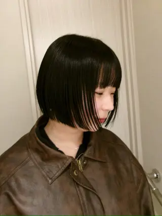 ショート カラー ヘアアレンジ タイトボブ個性派カラ ーAKANEのヘアスタイル