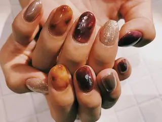 ショート カラー ネイル マツエク・マツパ illum hicariのネイルデザイン