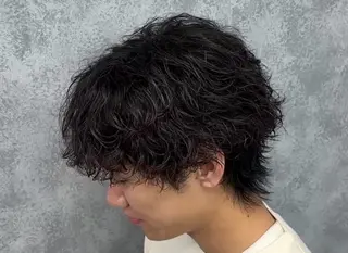 パーマ メンズ シャドウ/フェザー パーマメンズりつきのヘアスタイル