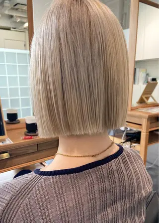 ショート shiori ﾍﾞｰｼﾞｭｶﾗｰのヘアスタイル