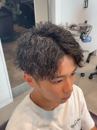ショート パーマ メンズ 港南台短髪特化 フェザーパーマのヘアスタイル
