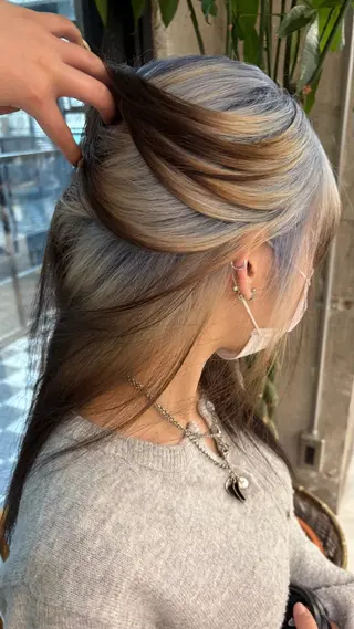 セミロング カラー KAEDE🌺Wカ ラー/ホワイトカラーのヘアスタイル