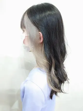 セミロング 艶髪／透け感カラー ／ＲＹＯのヘアスタイル