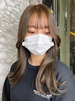 ミディアム カラー 🌟小顔レイヤー× 赤み消し透明感カラーのヘアスタイル