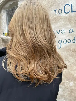 セミロング 韓国風レイヤー ハイトーンRYOTAのヘアスタイル