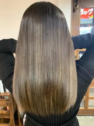 セミロング yoshihara yuukiのヘアスタイル