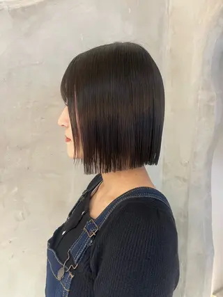 ミディアム 切りっぱなしボブ/ 艶カラー/綾莉のヘアスタイル