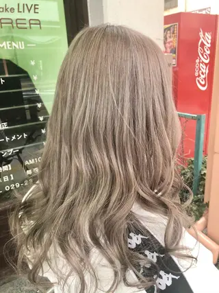 カラー ダブルスキルエクステ /羽エクステ白石宇由のヘアスタイル