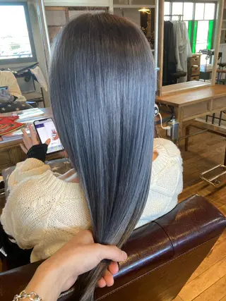 ロング タカツド ユウキのヘアスタイル