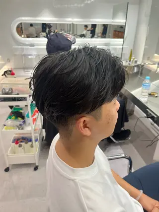 ショート パーマ メンズ ⚡メンズパーマフ ェードカットTomyのヘアスタイル