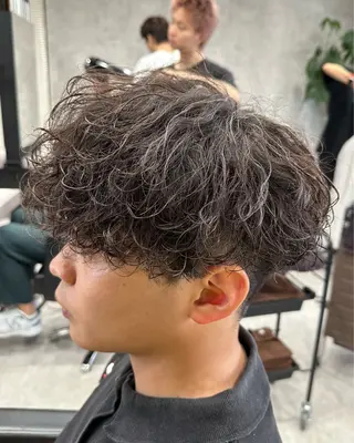 ショート パーマ メンズ ユウ🪄 パーマ指名No1のヘアスタイル